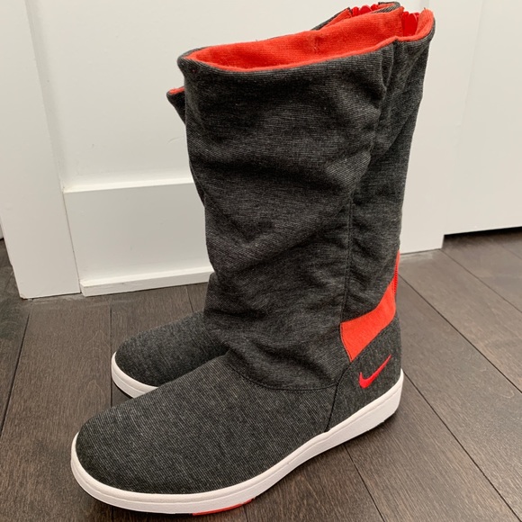 SLOUCHY (COMFY!) NIKE SIZE 7.5 WOMEN’S BOOTS *like new!*